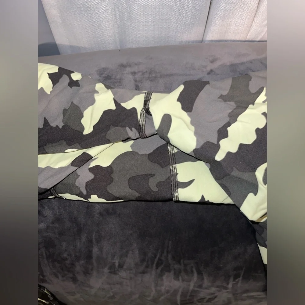 Lululemon leggings - Picture 10 of 10